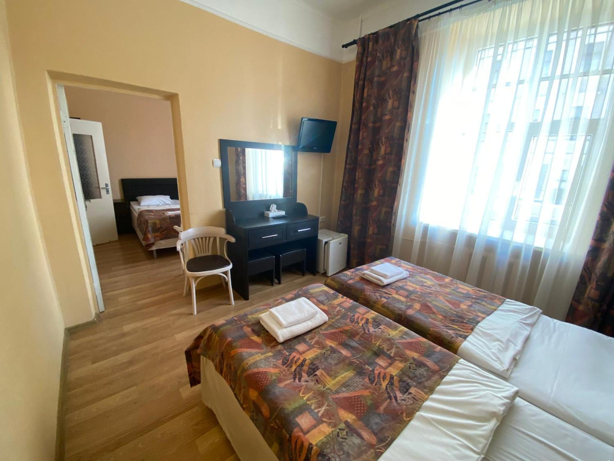 Viktorija Hotel Riga Ngoại thất bức ảnh