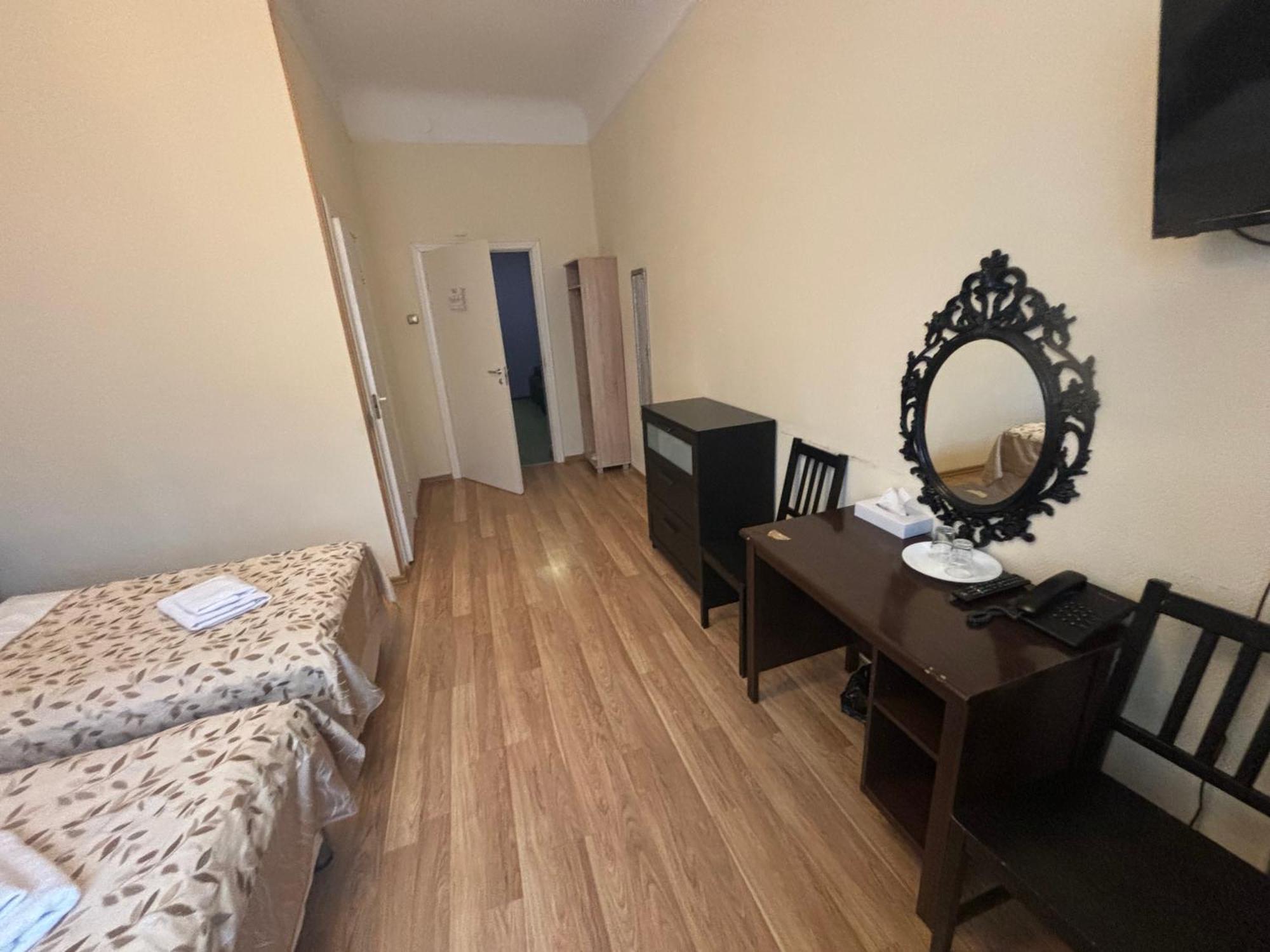 Viktorija Hotel Riga Ngoại thất bức ảnh